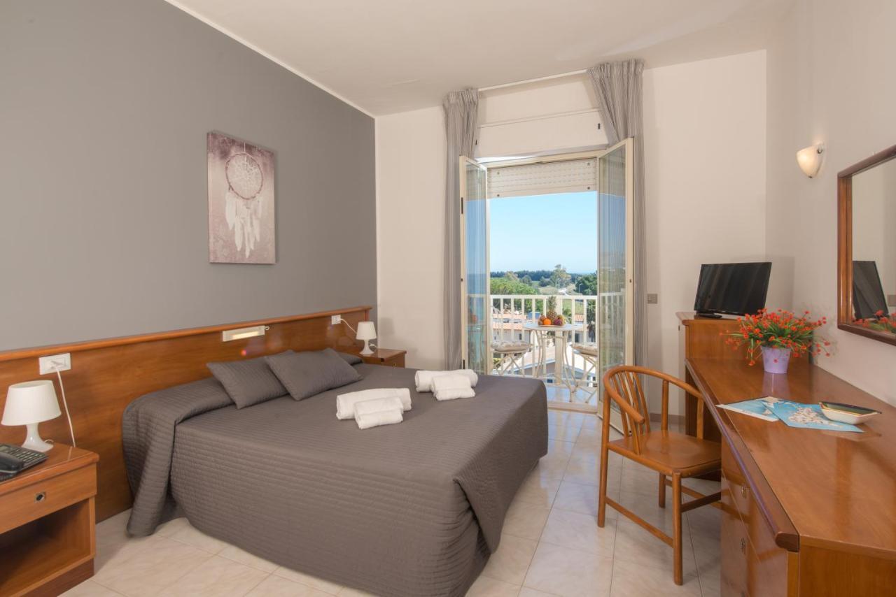 Hotel President Sea Palace Lido di Noto Exteriör bild